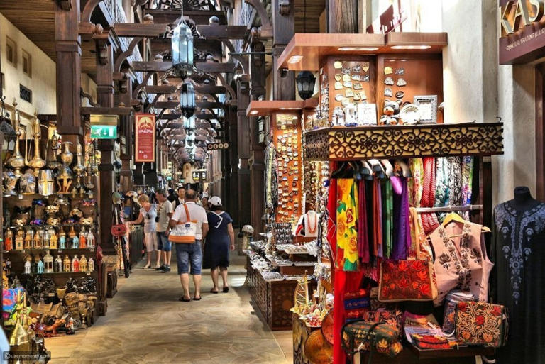 Local Shopping Market Dubai