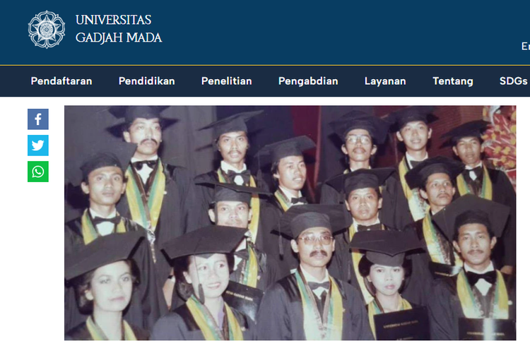 Tangkapan layar dari laman resmi UGM yang menujukkan foto wisuda Joko Widodo (baris paling atas, ketiga dari kanan).