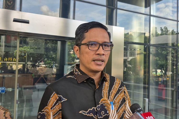 Setelah Diperiksa KPK, Febri Diansyah Buka Soal Jadi Pengacara Hasto Kristiyanto