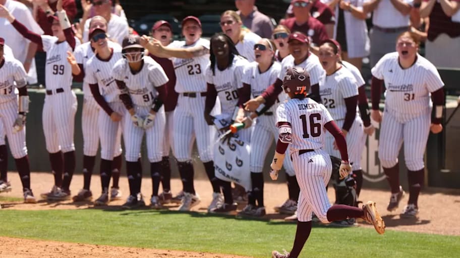 texas-a-m-softball-dominates-top-5-clash-with-lsu