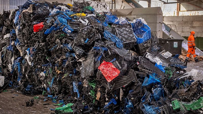 Plastic Recycling Stuck Below 10%: Report Reveals 'Fossil Fuels
Reimagined'