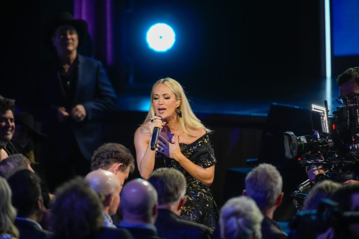 Carrie Underwood Breaks Down As She Ends Her Las Vegas Residency After