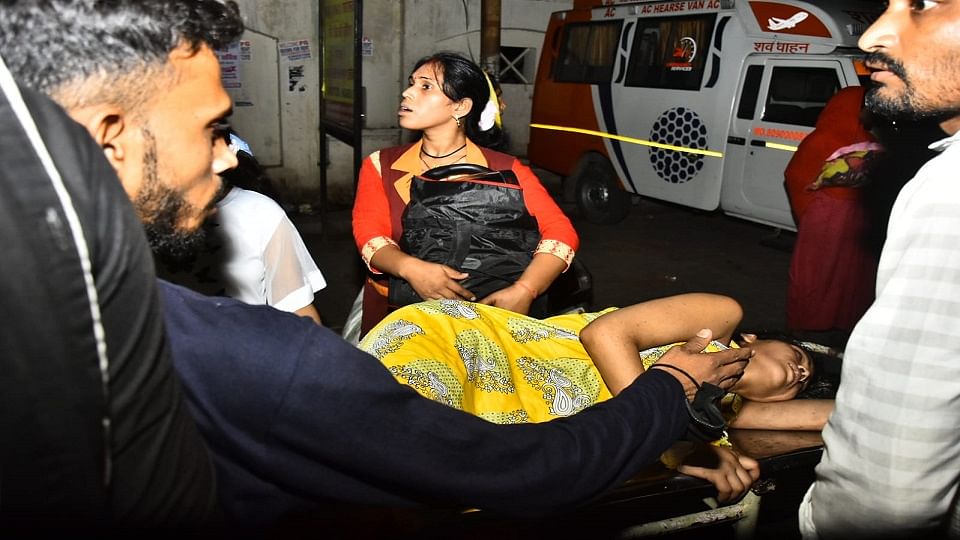 UP: लखनऊ के लोकबंधु अस्पताल में लगी भीषण आग, 500 मरीज थे भर्ती, सभी को निकाला गया सुरक्षित; डिप्टी CM मौके पर