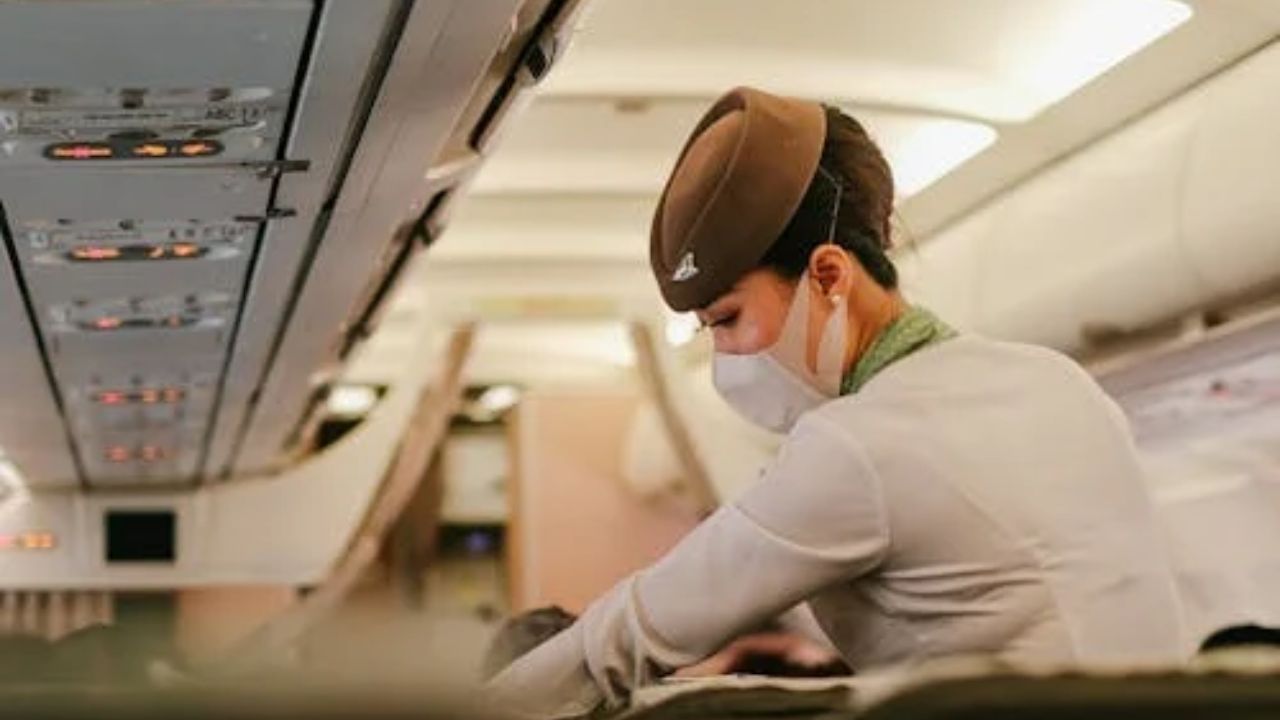 Flight attendant warns about the worst seat on the plane for those