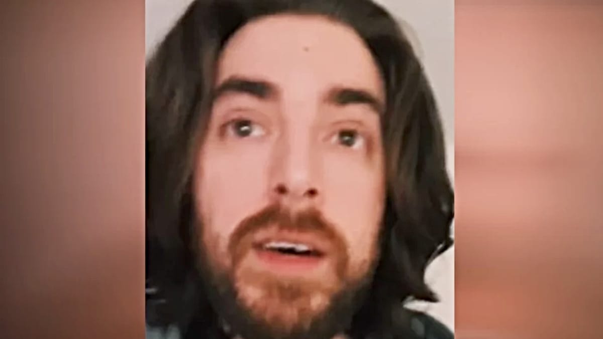 Mann will Nudeln kochen: Als er in den Topf schaut, muss jeder loslachen