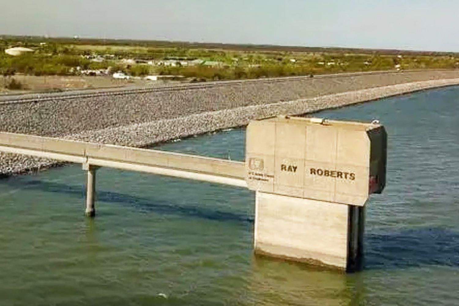 10 College Students 'Clinging' to Paddle Boards Rescued from Texas Lake