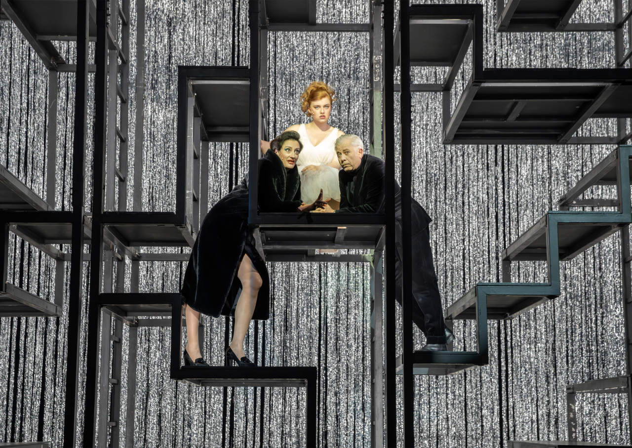 ‘Così fan tutte’ and ‘The Threepenny Opera’ Reviews Directors Disrupt