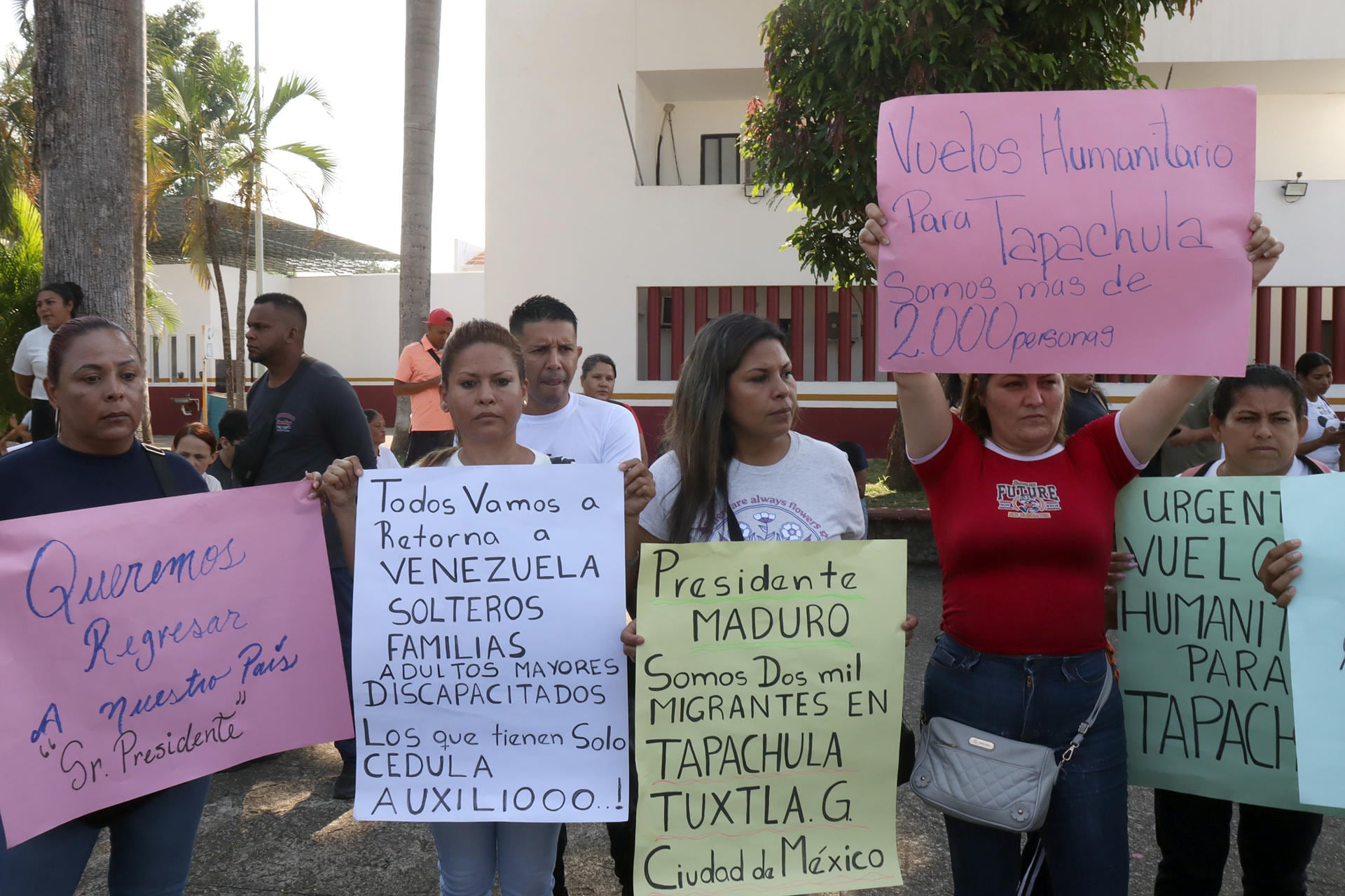 Venezolanos varados en Tapachula piden vuelos humanitarios para volver a su  país