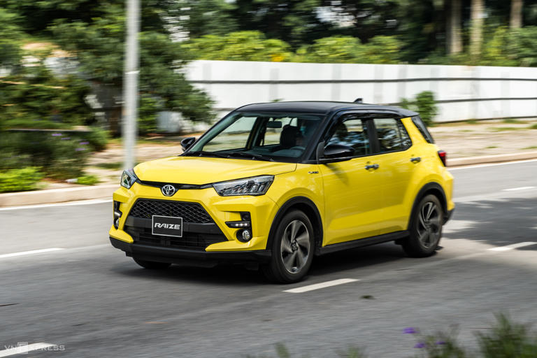 Toyota Raize trên một đường chạy thử tại Việt Nam. Ảnh: Minh Quân