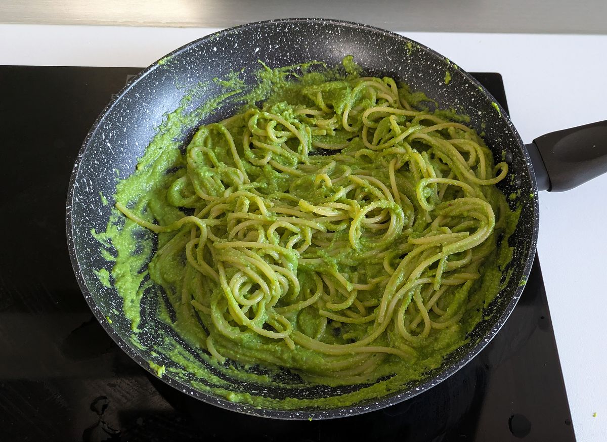 Cremige nudeln mit brokkoli und mandeln: ein einfach zuzubereitendes ...