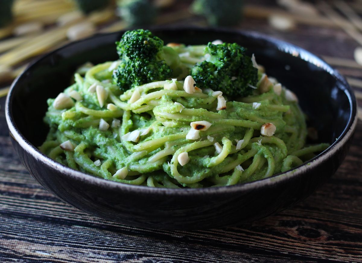 Cremige nudeln mit brokkoli und mandeln: ein einfach zuzubereitendes ...