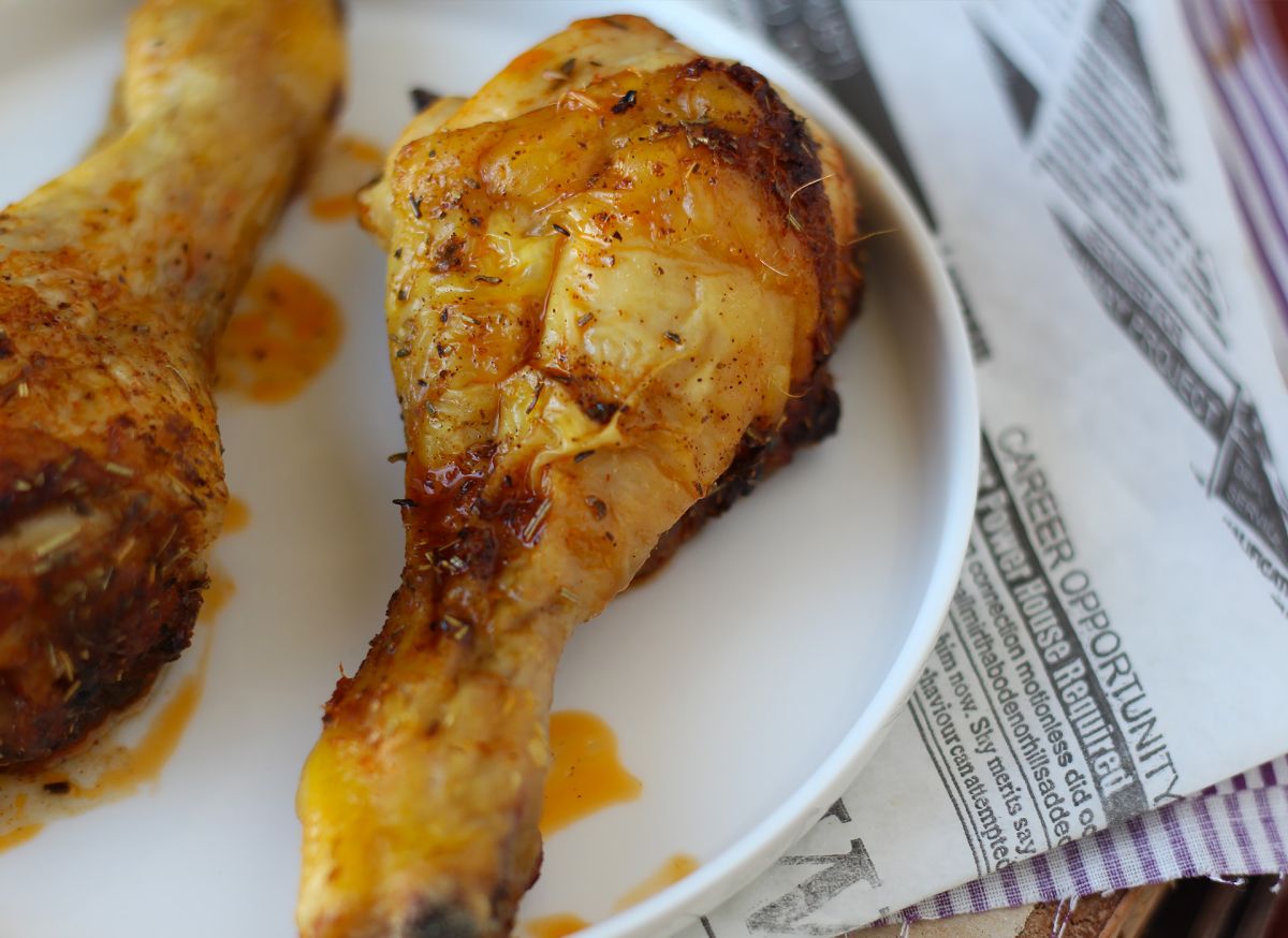 Marinierte hühnerkeulen aus dem ofen - superschnell zubereitet!