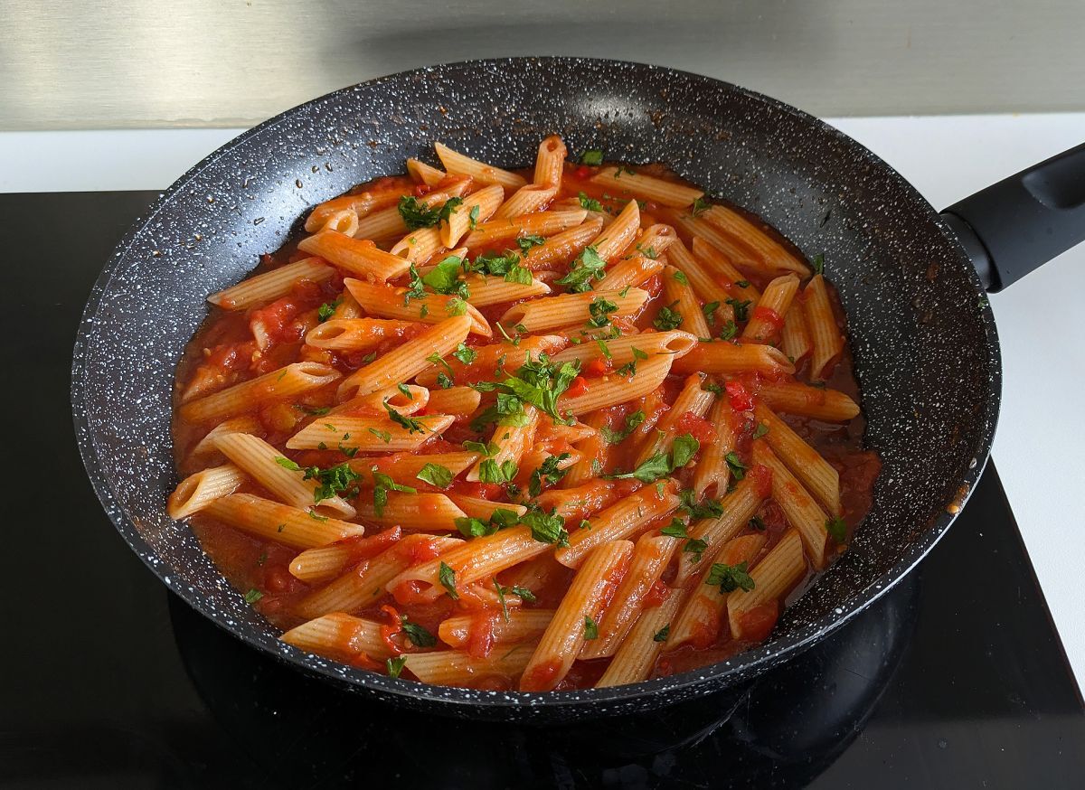 Penne all&amp;#39;arrabbiata: ein herzerwärmender italienischer klassiker!