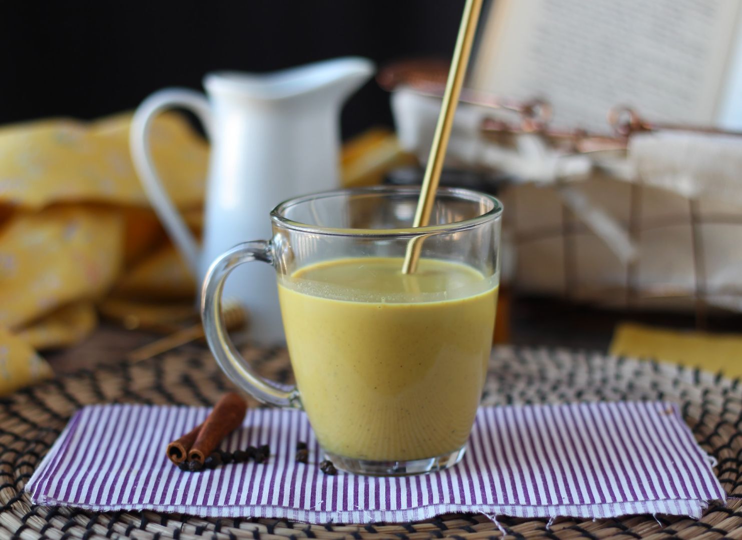 Goldene milch: das getränk für gesundheit und wohlbefinden!