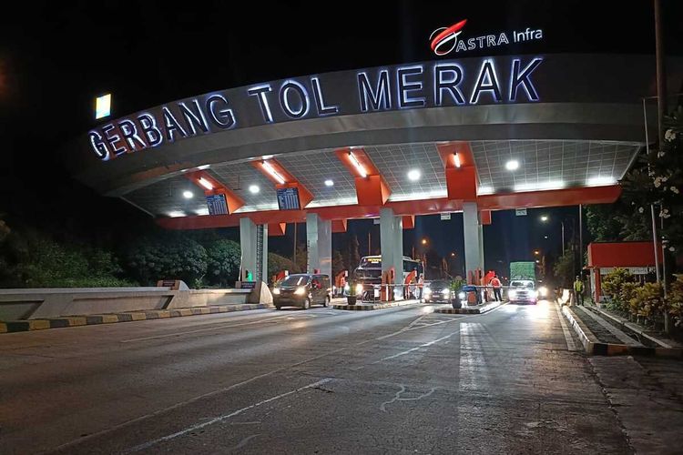 Puncak Arus Libur Natal, 1,2 Juta Kendaraan Lintasi Tol Tangerang-Merak