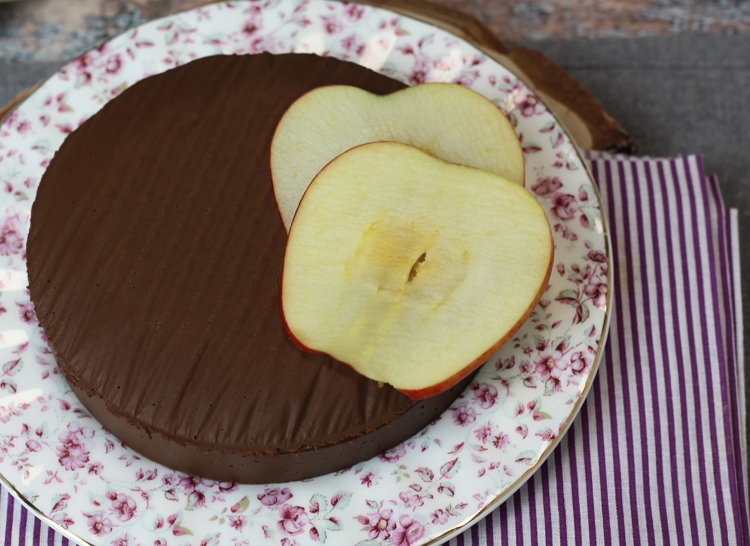 Apfel-schokoladen-fudge, ein super einfaches dessert mit nur 2 zutaten!