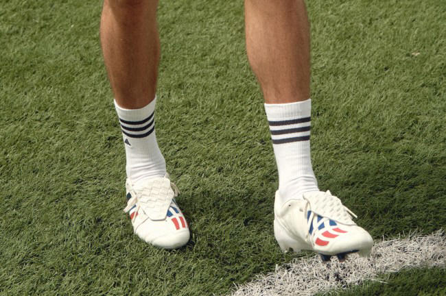 靴 Kith for adidas Football Predator 2002 Kith x adidas Predator 2002 IC Red / White - Apr 2025