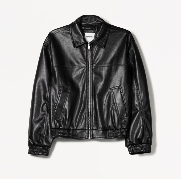 skylrk ヘイリーデザイン レザージャケット Hailey Bieber Debuts the Leather Bomber Jacket She Designed for