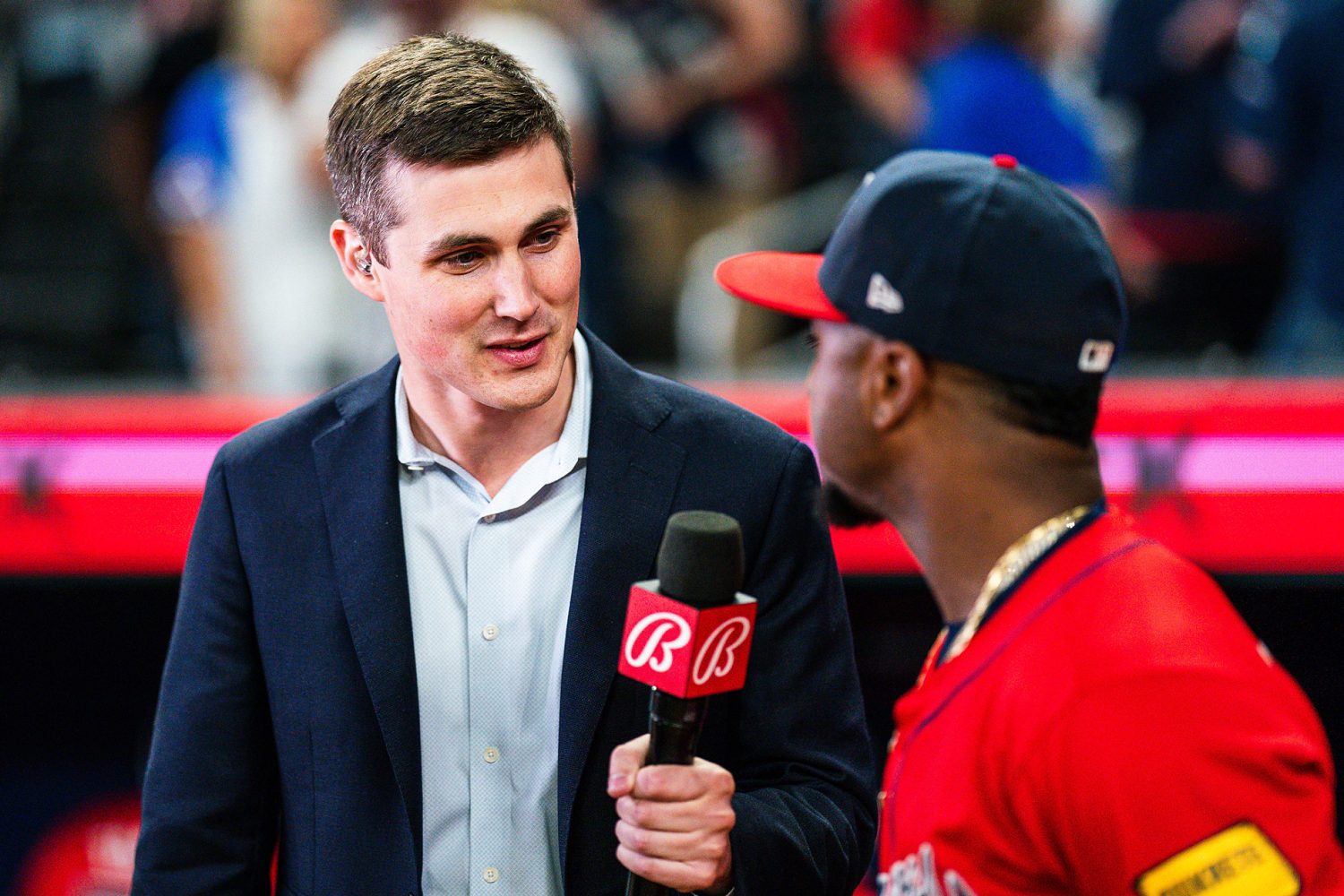 Atlanta Braves broadcast slammed for 'gross' moment when reporter asks(00)