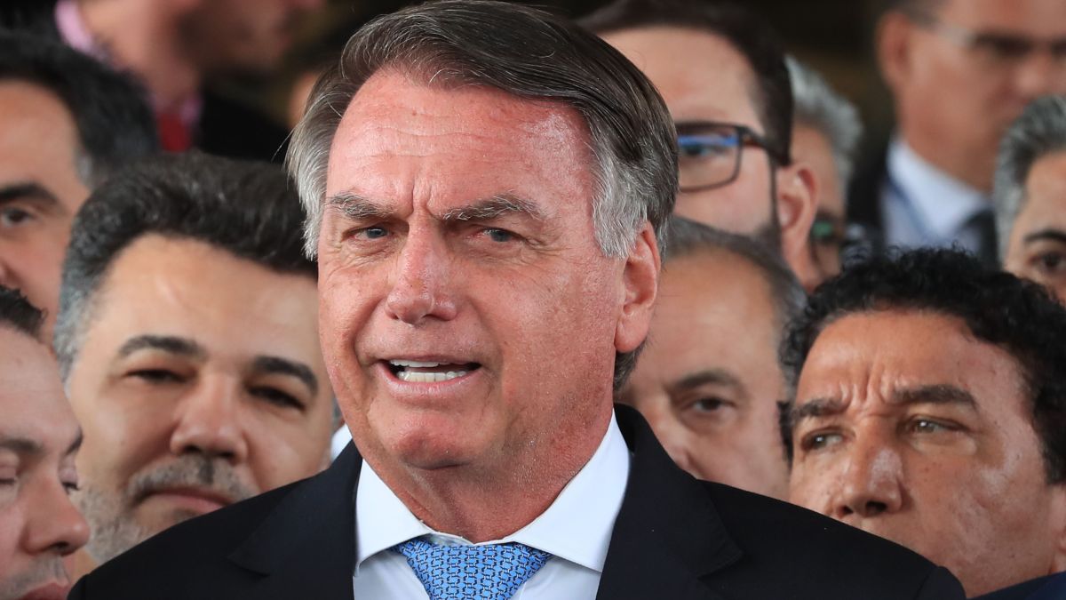 Bolsonaro apresentou estudos sobre GLO e estado de sítio, diz Freire Gomes