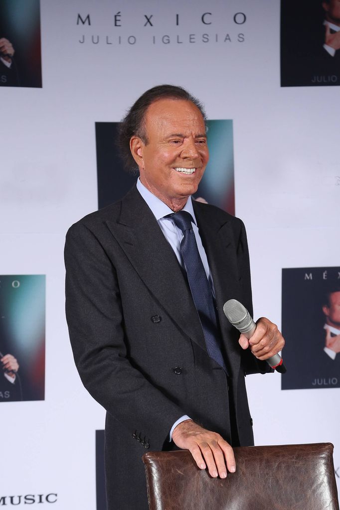 Julio Iglesias demanda funcionaria del gobierno español: qué exige el ...