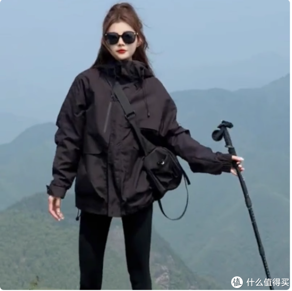 酷飒随性，你的春秋 “搭子”：黑色冲锋衣魅力解析