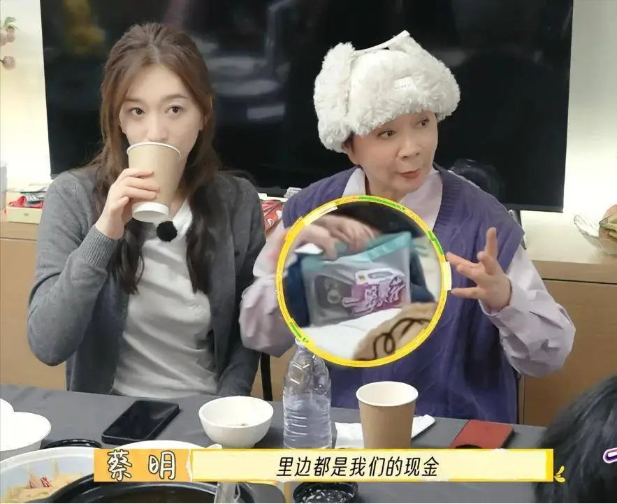 李小冉把综艺录成“得罪人大会”，戚薇示范什么叫会来事，赢麻了