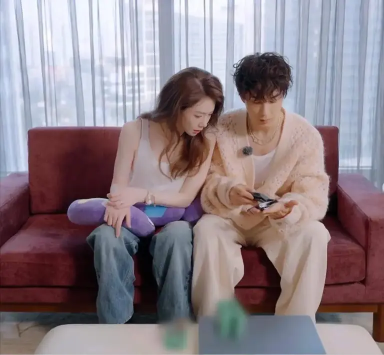 李小冉把综艺录成“得罪人大会”，戚薇示范什么叫会来事，赢麻了