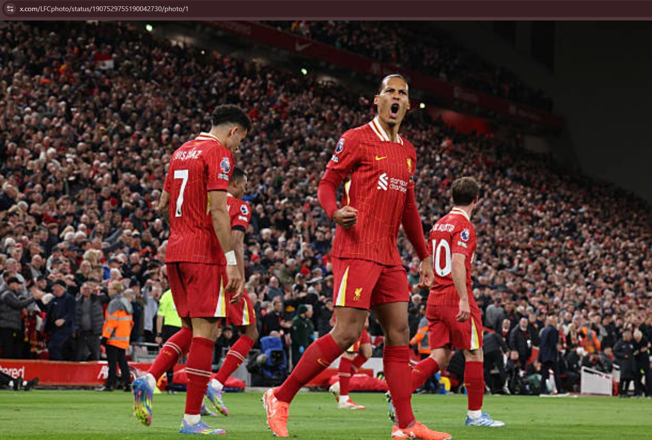 Gaji Van Dijk Pasca Perpanjangan Kontrak: IPhone untuk Seluruh Kelurahan dalam Sepekan