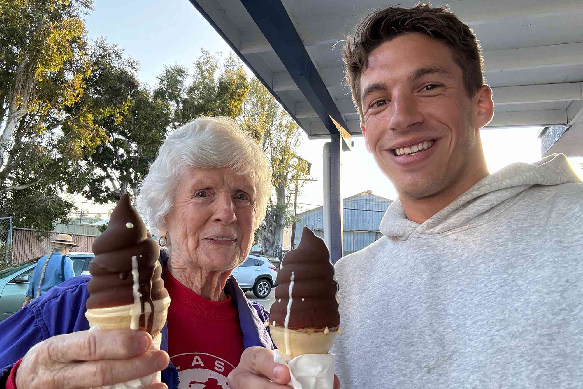 Man Moves in with 90YearOld Grandma After Losing Job. He Never Could(00)