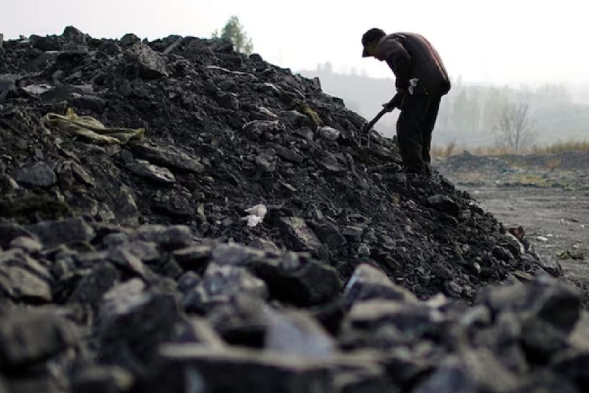India's renewable energy push cuts coal power generation even as capacity expands