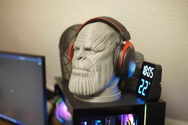 Thanos Headset stand