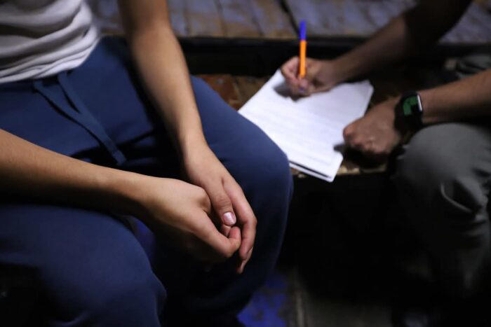 Jalisco | Liberan a 32 personas retenidas en anexo de Zapotlanejo