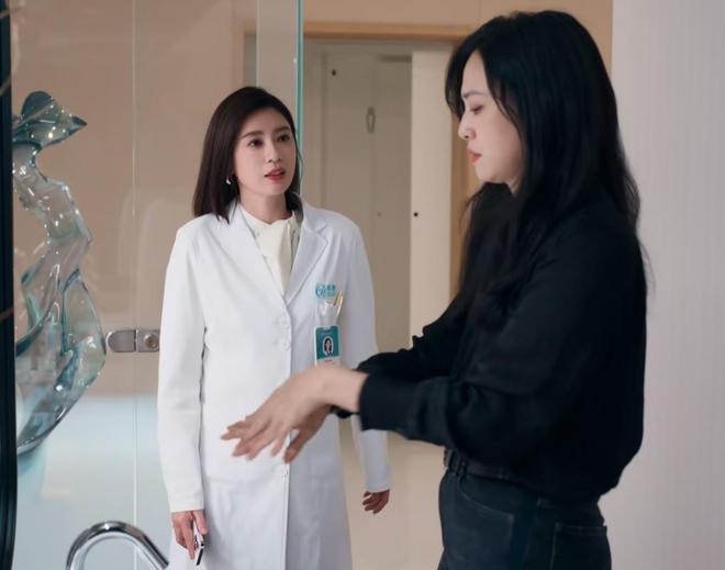 贾静雯又矮又瘦算不算大美女？看她和姚晨的新剧同框照，就知道了