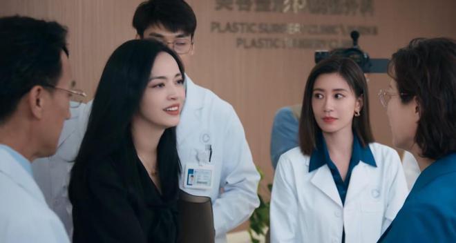 贾静雯又矮又瘦算不算大美女？看她和姚晨的新剧同框照，就知道了