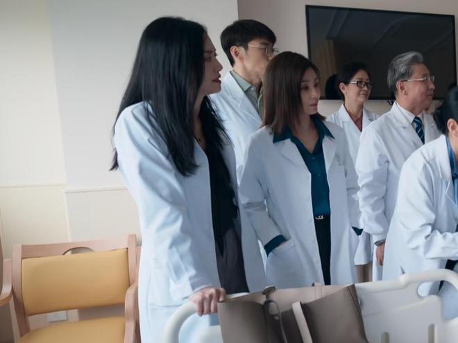 贾静雯又矮又瘦算不算大美女？看她和姚晨的新剧同框照，就知道了