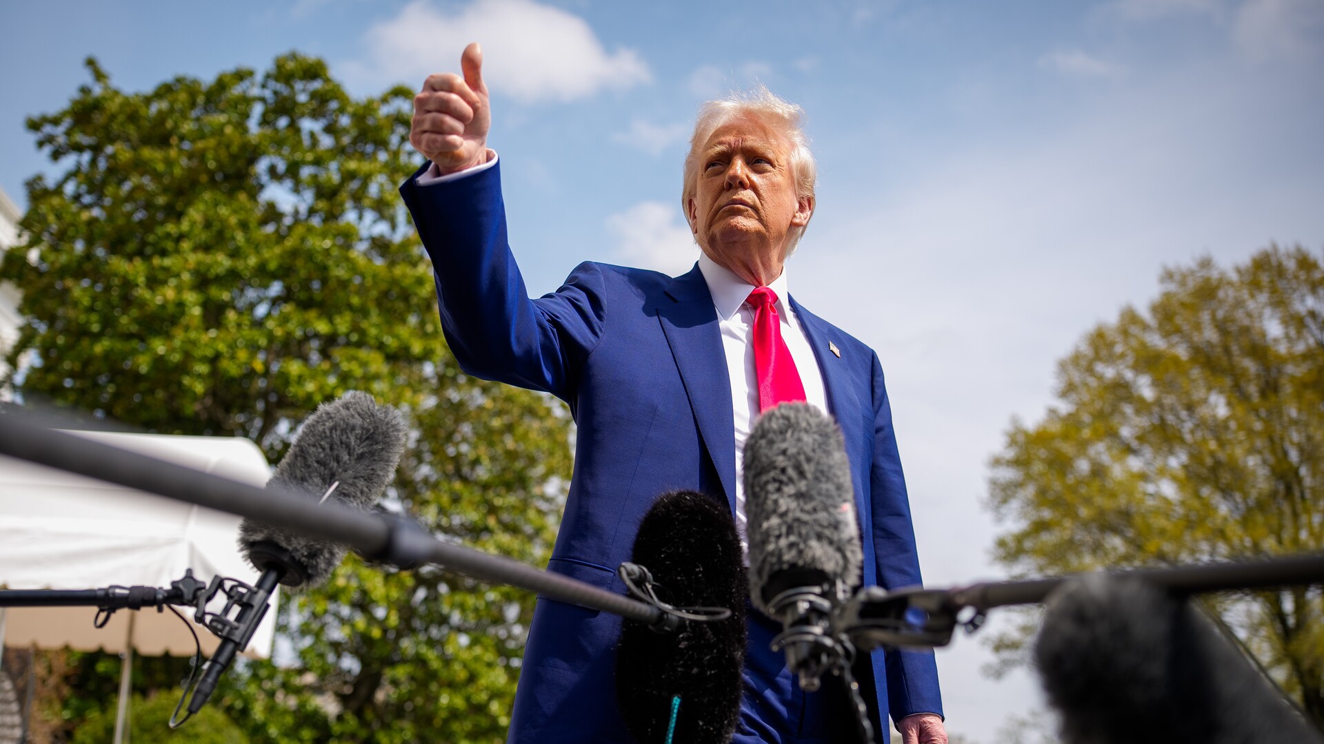 Trump వాక్చాతుర్యం మరియు ప్రపంచ భద్రతా ఆందోళనల మధ్య US-Iran ఉద్రిక్తతలు పెరుగుతున్నాయి