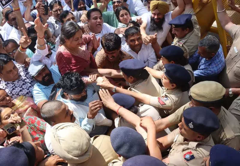 chandigarh-congress-stages-protest-against-property-tax-hike