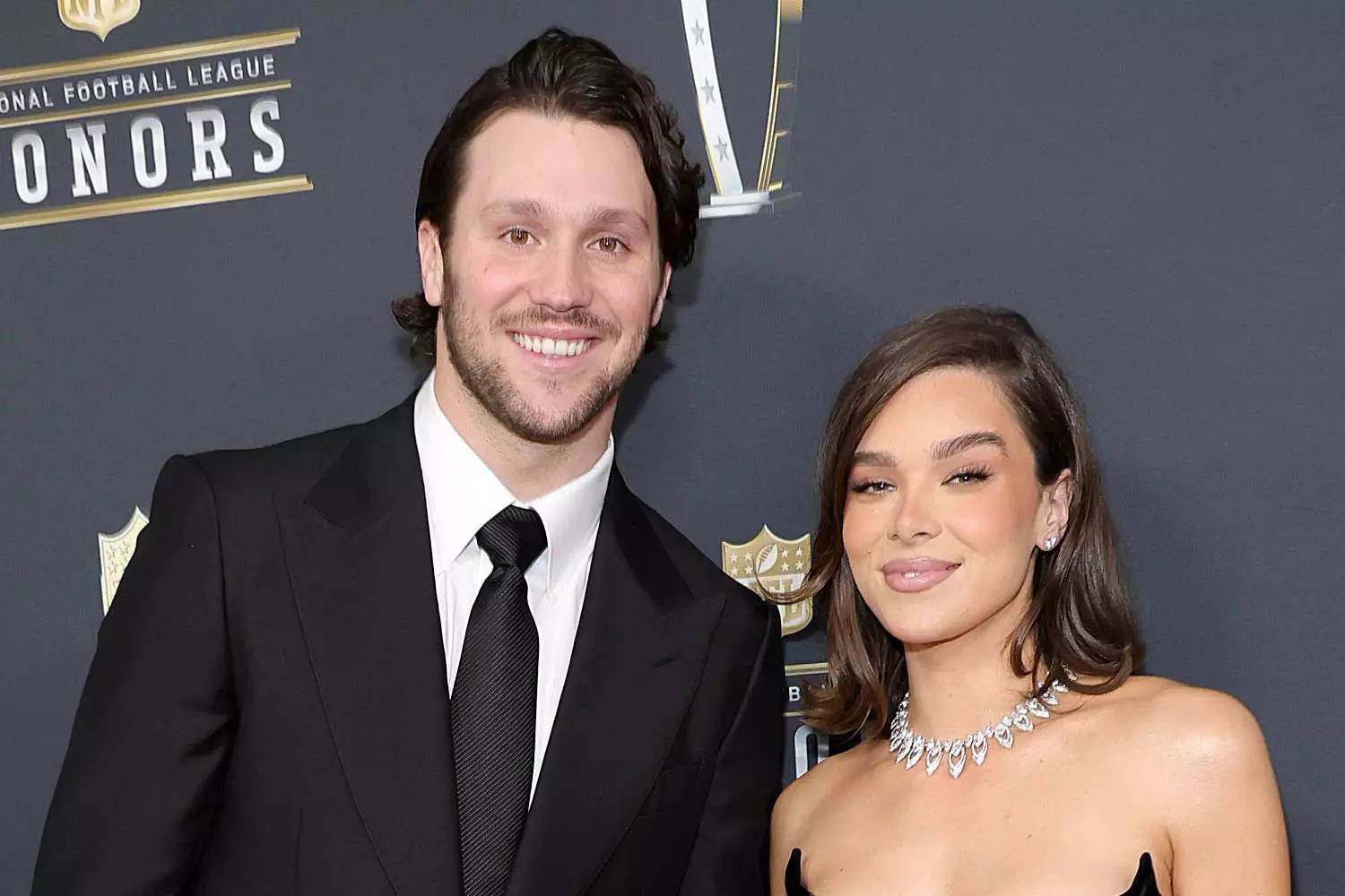 Josh Allen’s thoughtful gesture at Hailee Steinfeld’s movie premiere