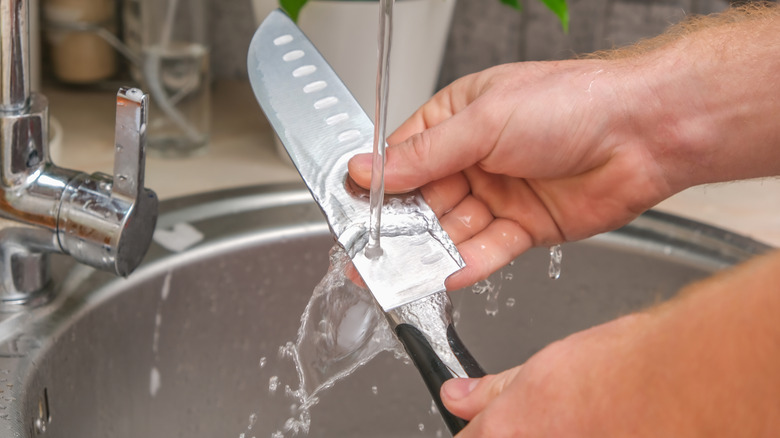 How To Safely Clean Sharp Knives Without Tearing Up A Sponge