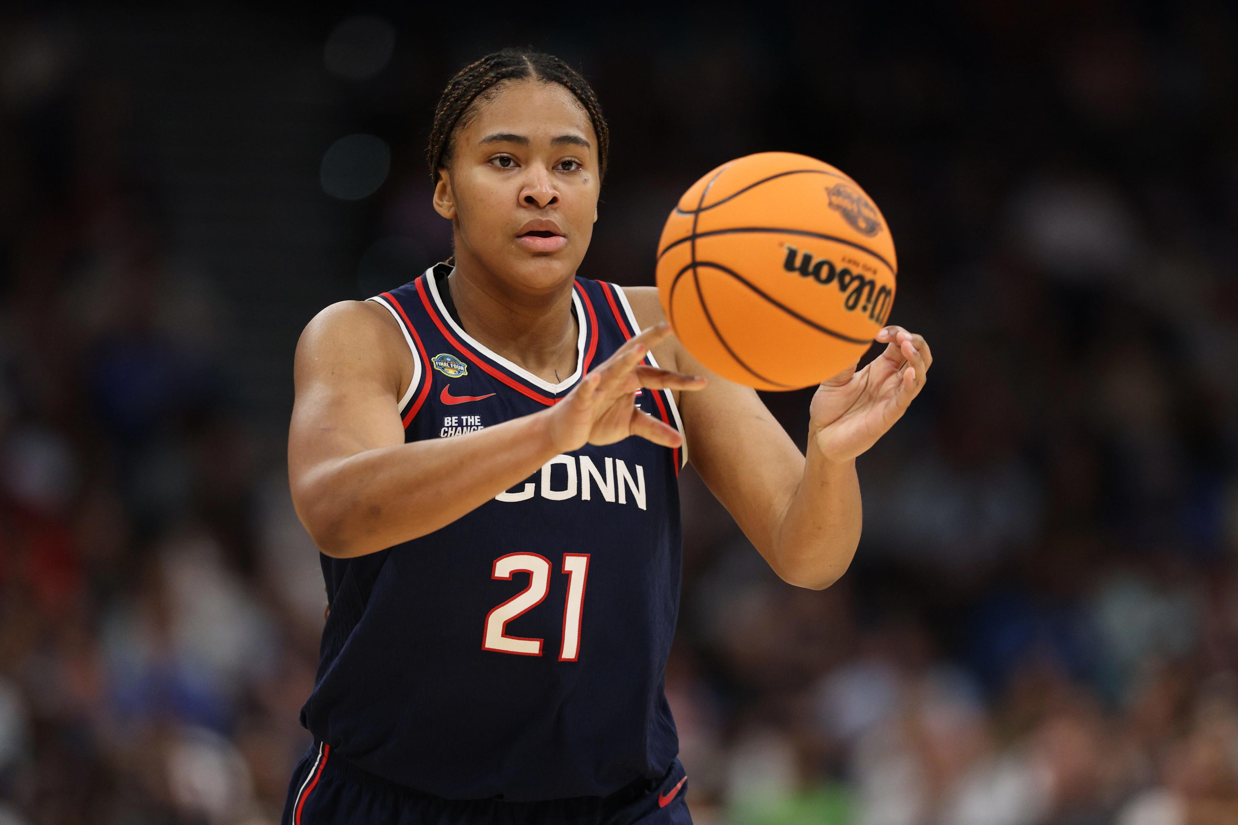 south-carolina-vs-uconn-odds-who-is-favored-in-women-s-national