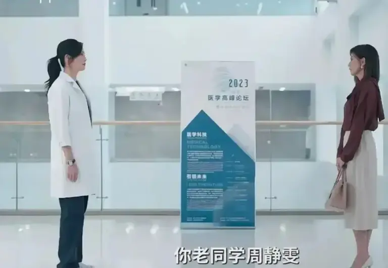 當(dāng)46歲姚晨遇上51歲賈靜雯，才知原生臉多重要，就連皺紋都是美的