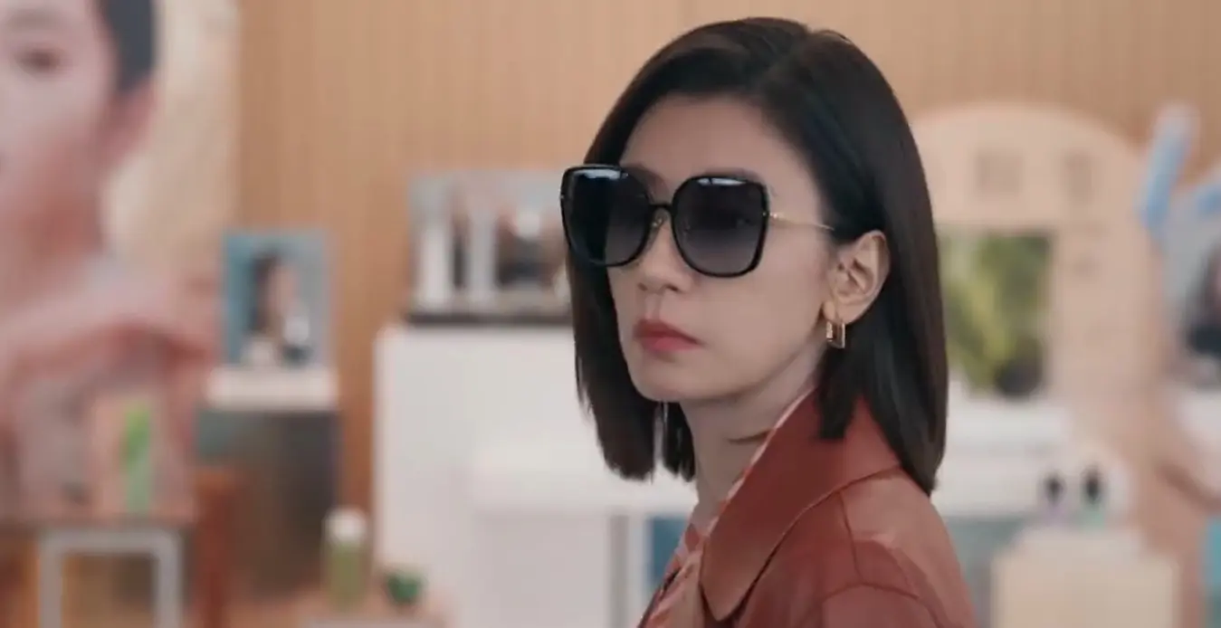 当46岁姚晨遇上51岁贾静雯，才知原生脸多重要，就连皱纹都是美的