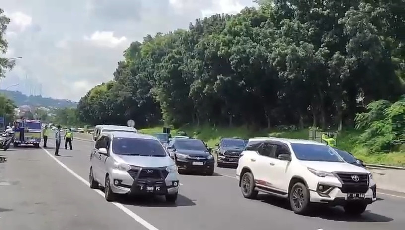 Volume Kendaraan Arus Balik Meningkat, One Way Lokal Diterapkan di Tol ...