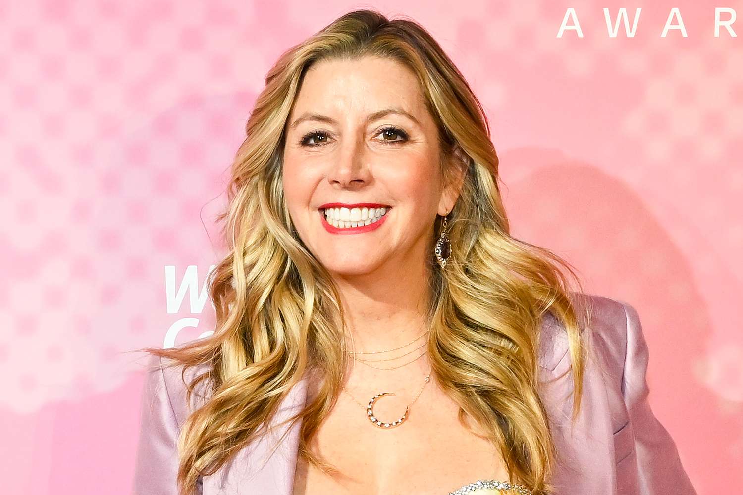 Spanx Founder Sara Blakely Loaned Out Her Wedding Dress 9 Times(00)
