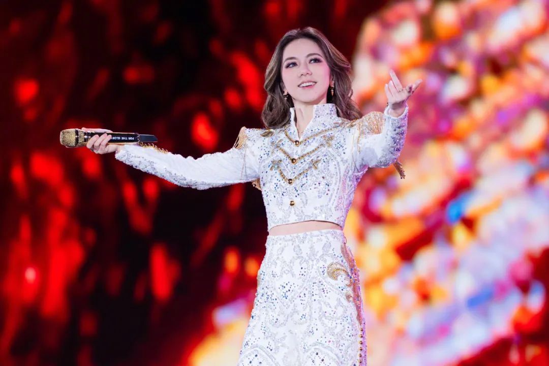 邓紫棋：正式成为签约作家！