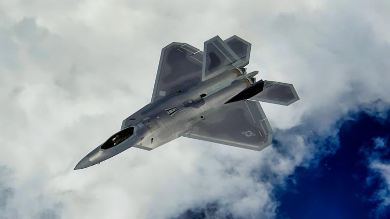 ‘Go Home’: Stealth F-22 Raptor Flew Right Under Iranian F-4 Phantom ...