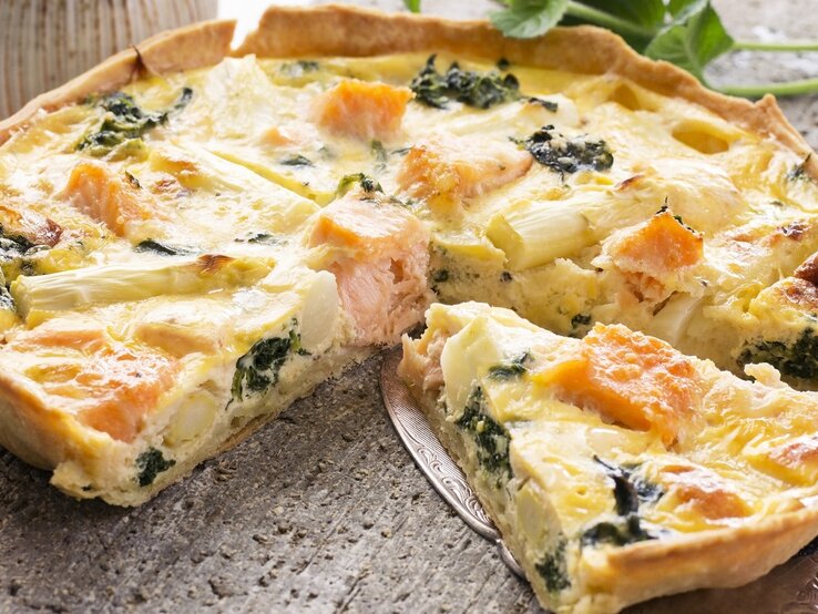 Quiche mit Spargel, Lachs und Blattspinat – Frühlingsküche