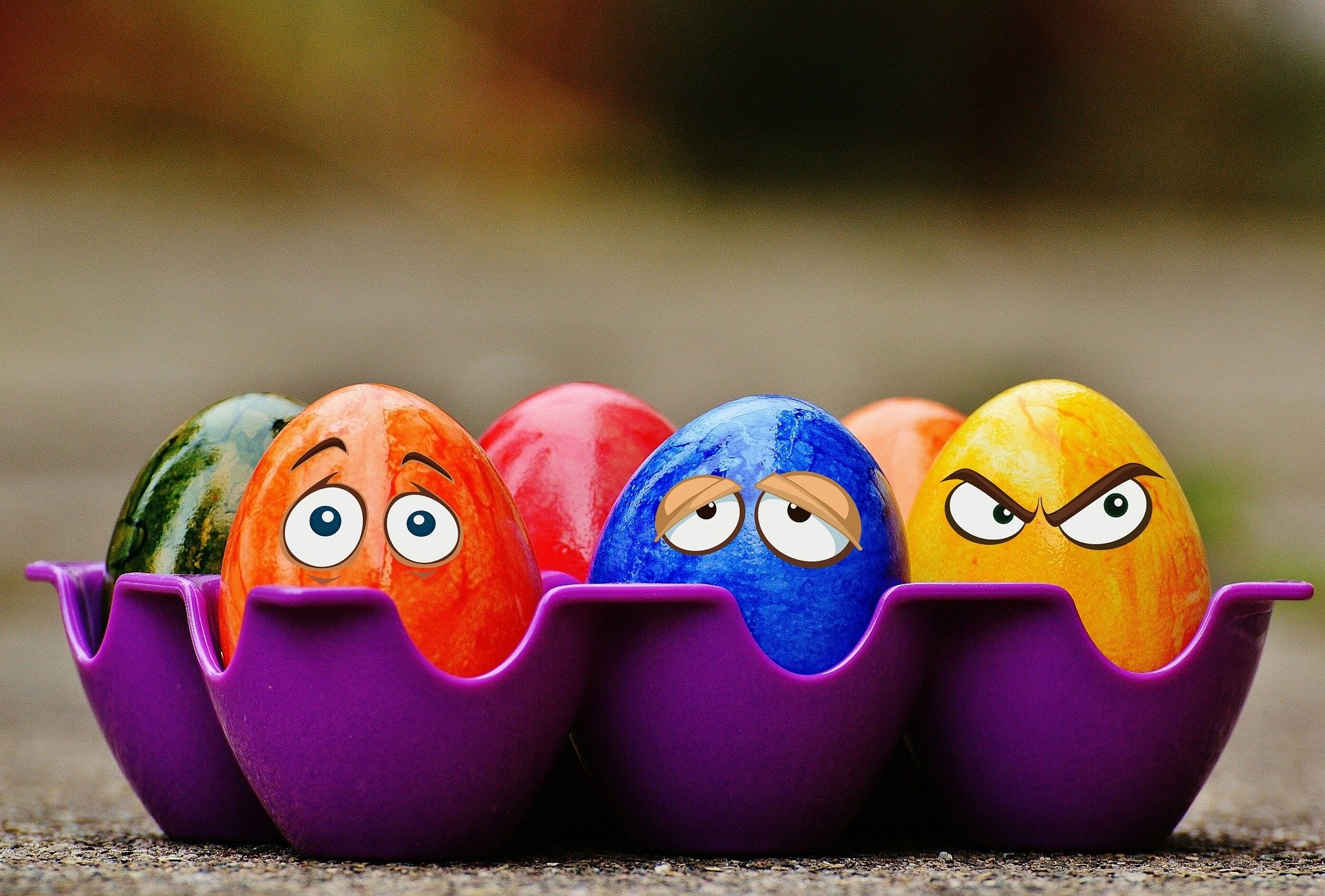 Perfekt für Ostern: Die Tortenplatte mit niedlichem Hasen-Motiv von Amazon
