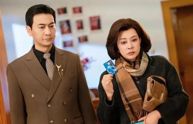 74岁再演少女引热议，她为何偏不服老？网友争议中短剧却爆了